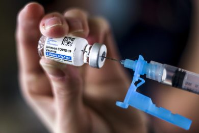 Guerra sui vaccini. Gli Usa si mettono di traverso all’Ue