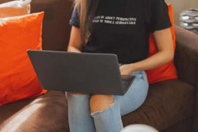 Corsi gratuiti insegnano alle ragazze a programmare, creare app e videogiochi