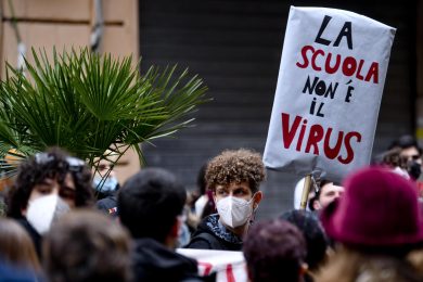 Se la scuola è a pezzi, adesso tocca a noi