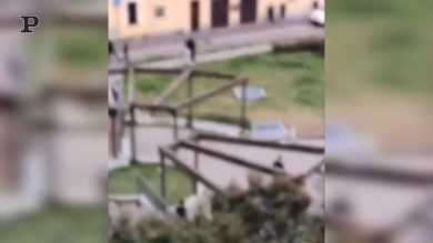 Desio, rissa tra giovani con machete e mazze da baseball | video