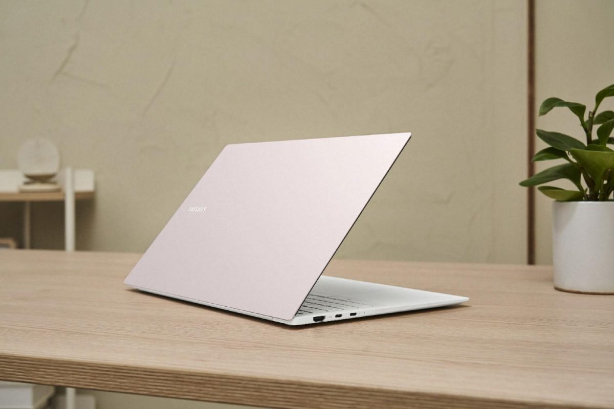 Galleria foto 'Samsung lancia tre pc sottili e leggeri ispirati agli smartphone' - foto 3