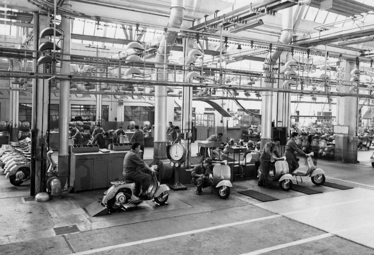 Galleria foto 'La Vespa ha 75 anni: foto e video' - foto 12