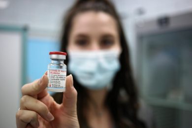 I vaccini funzionano, chi più, chi meno