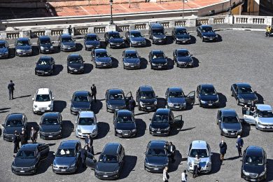 Ma in quanti salgono sulle auto blu?