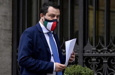 Salvini contro Draghi sulle riaperture: coprifuoco alle 22 e la Lega si astiene
