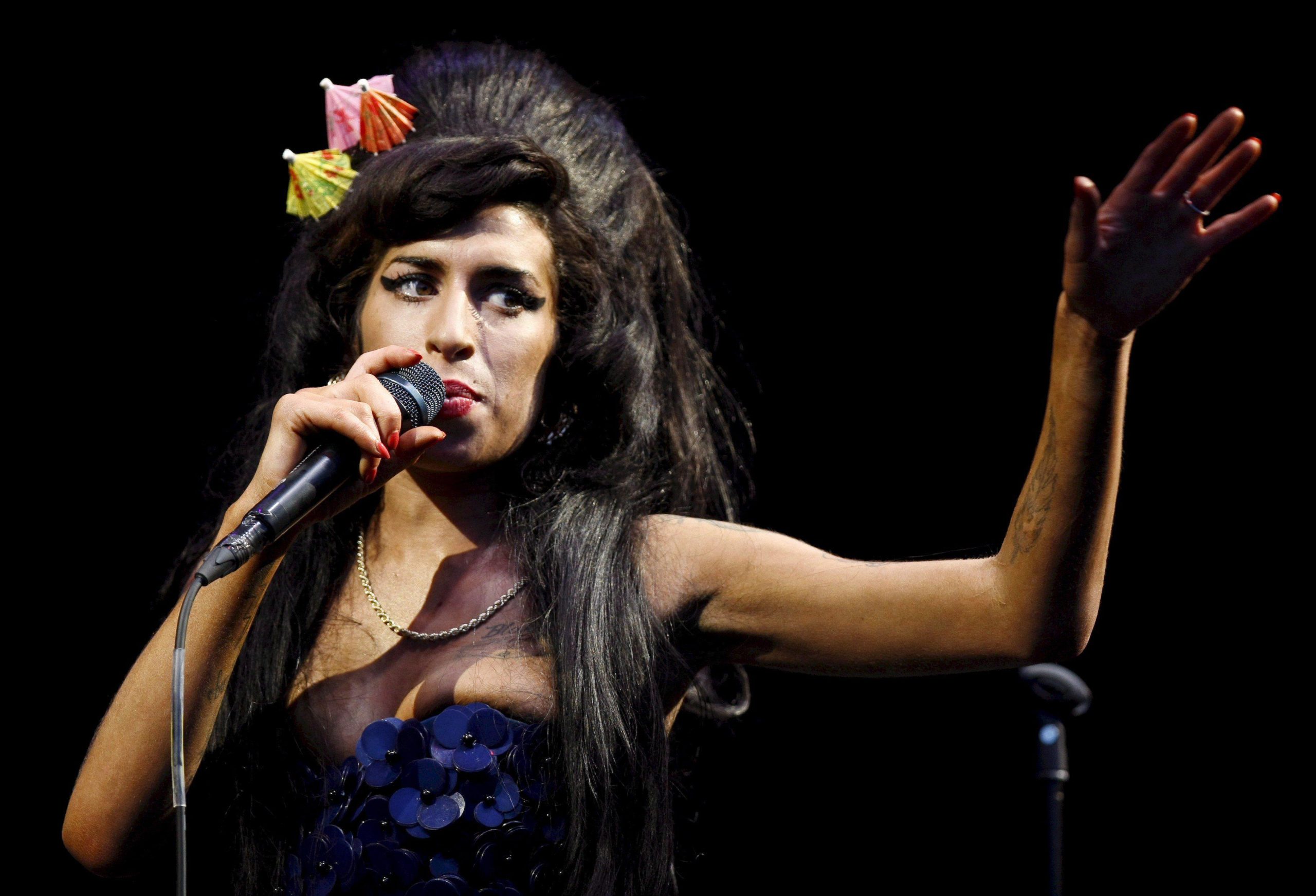 Le “nuove” canzoni di Amy Winehouse e Jimi Hendrix create dall’intelligenza artificiale