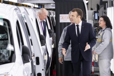 Così la Francia difende la sua industria dell’auto (noi un po’ meno)