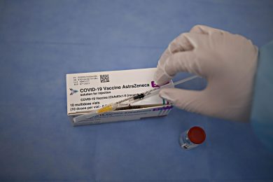 L’Ema non ferma AstraZeneca. Uso preferenziale in Italia per gli over 60