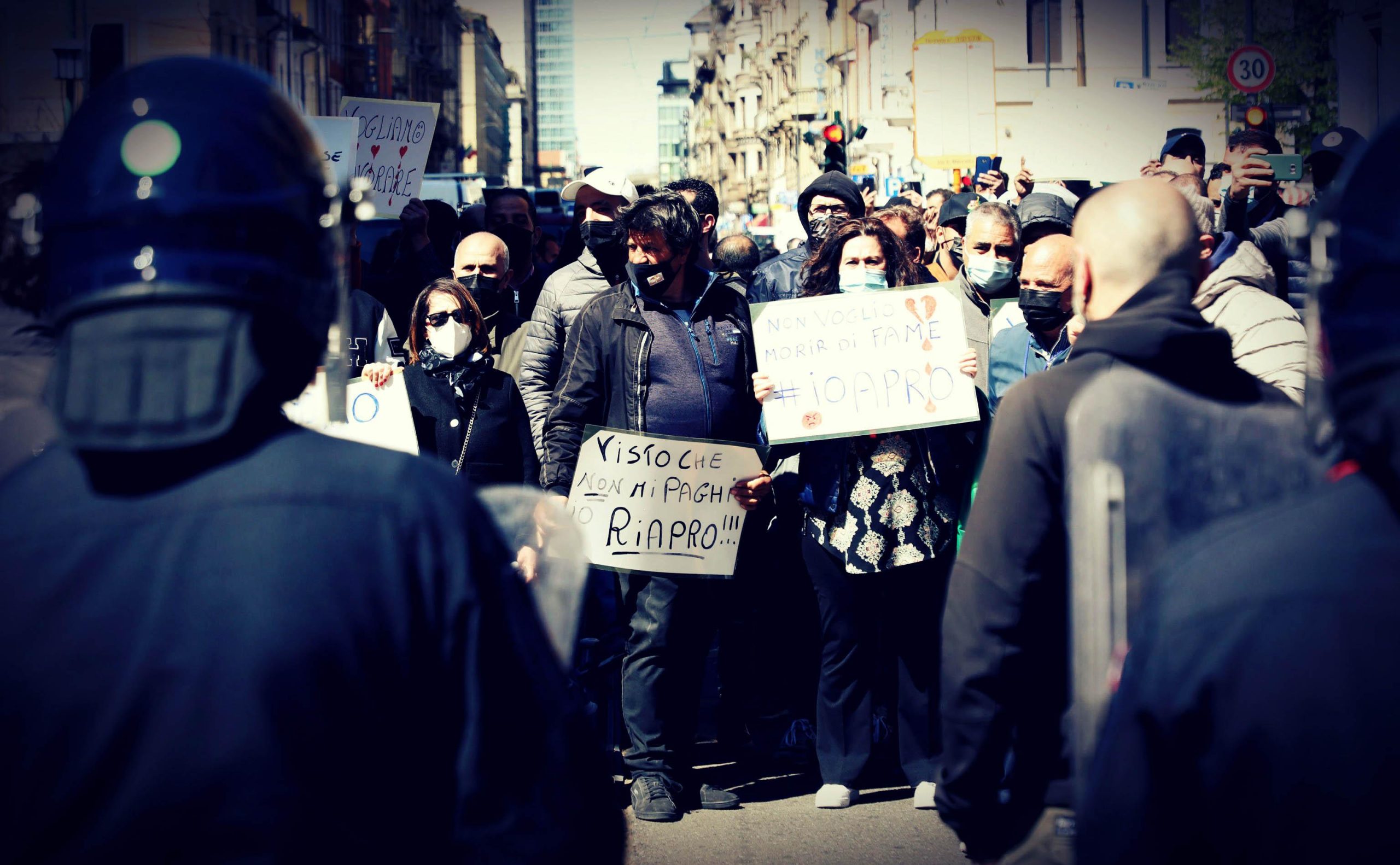 La disperazione scende in piazza La disperazione scende in piazza