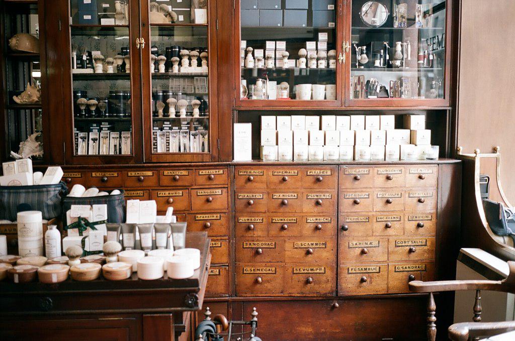 Viaggio nelle cattedrali del profumo Viaggio nelle cattedrali del profumo