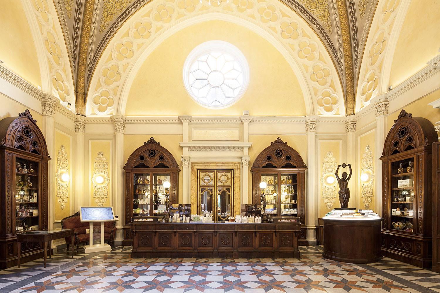 Viaggio nelle cattedrali del profumo Viaggio nelle cattedrali del profumo