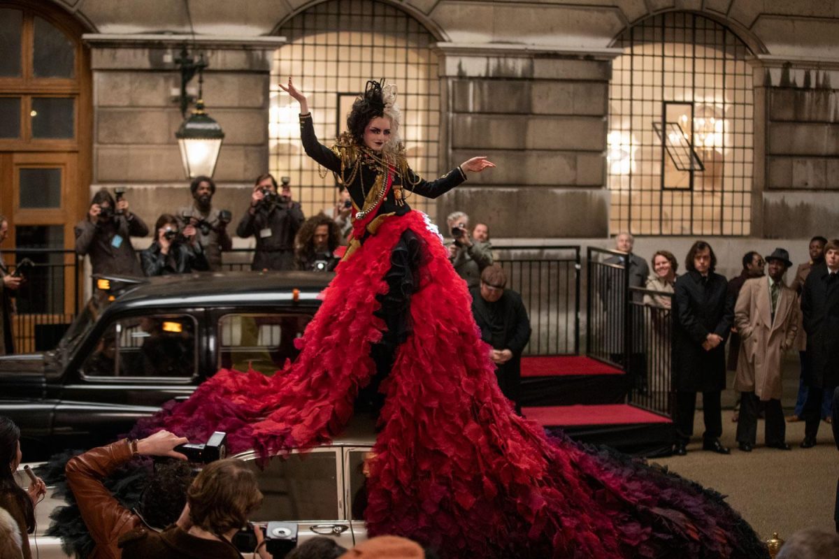 Galleria foto 'Crudelia, Emma Stone è vendetta e impudenza in uno spettacolo punk – Recensione' - foto 4