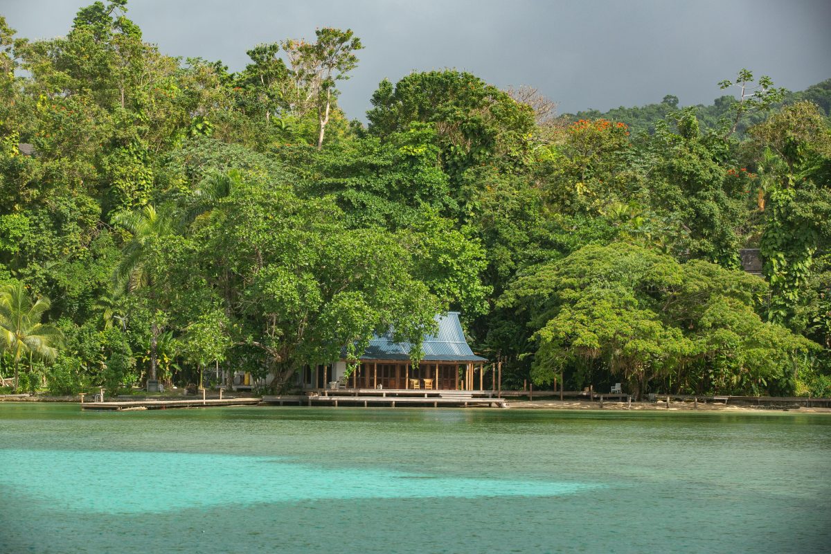 Galleria foto 'Barton Perreira x 007. I mitici occhiali di James Bond per «No Time To Die»' - foto 10