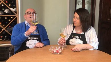 Le pillole di galateo di Petra e Carlo: netiquette per i messaggi del cellulare