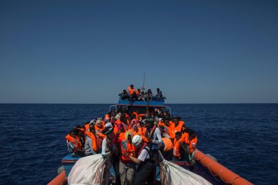 La voce ai migranti: la verità che le Ong non vogliono sentire
