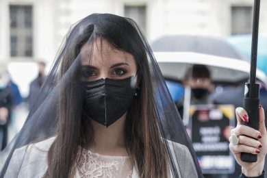 Le riaperture non salvano i matrimoni