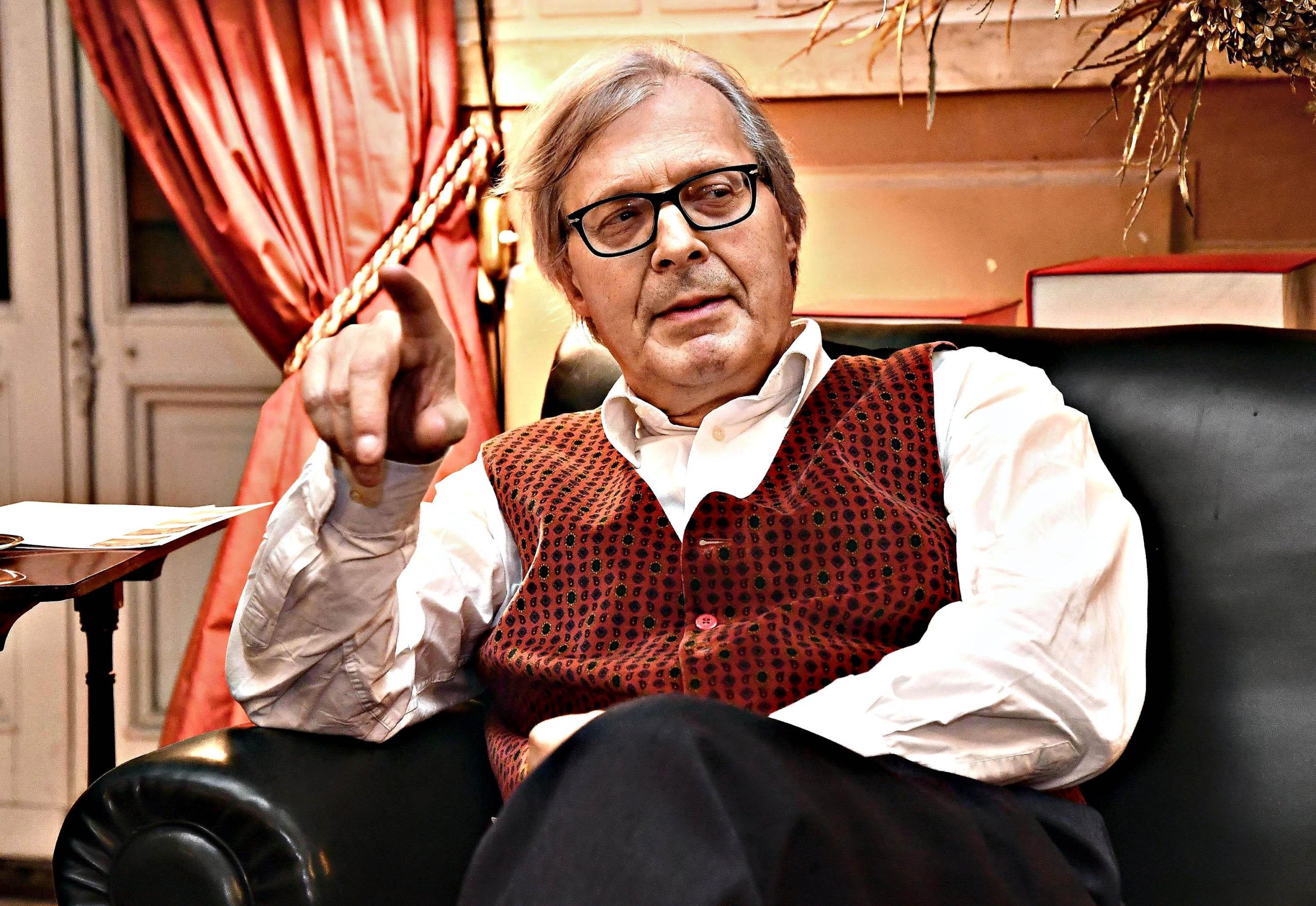 Sgarbi: «Sì, ho il cancro ma io vado più veloce»
