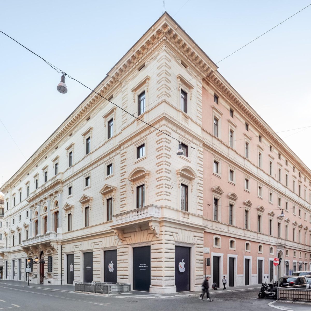 Galleria foto 'Apple, si avvicina l’apertura del negozio in via del Corso a Roma' - foto 2