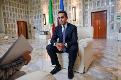 Di Maio in retromarcia sulla  Via della seta