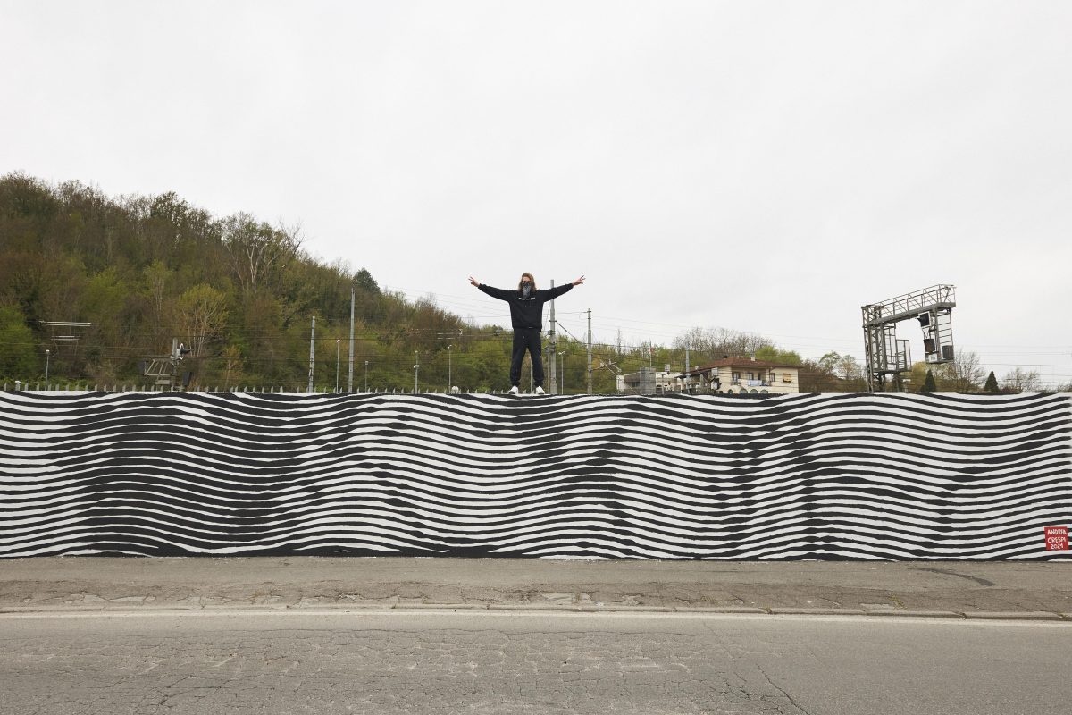 Galleria foto 'La moda riparte da un paio di sneakers' - foto 27