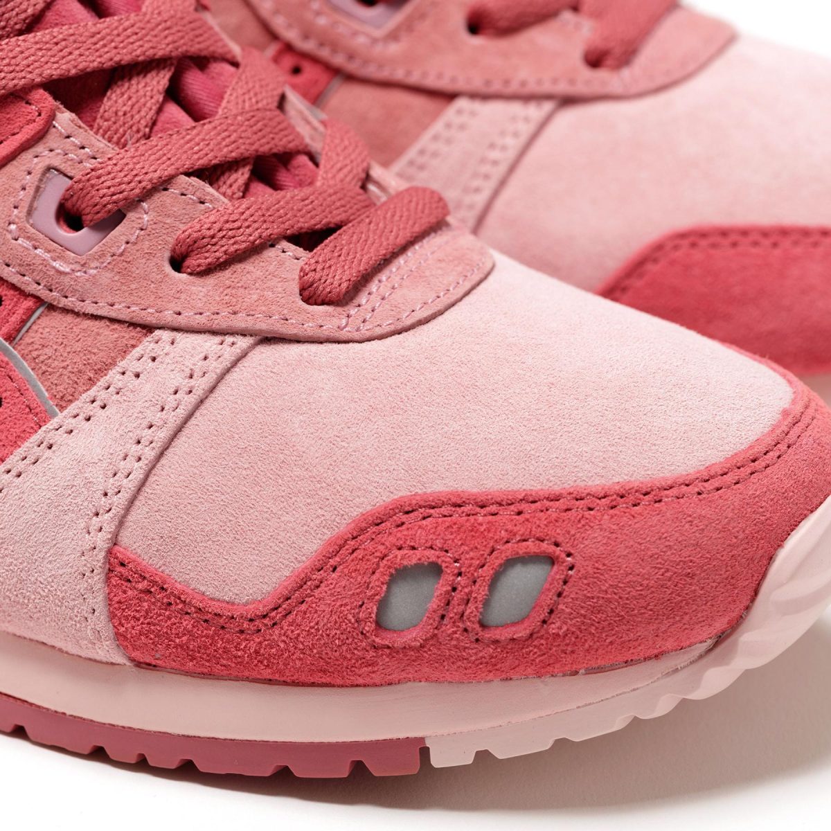 Galleria foto 'La moda riparte da un paio di sneakers' - foto 9