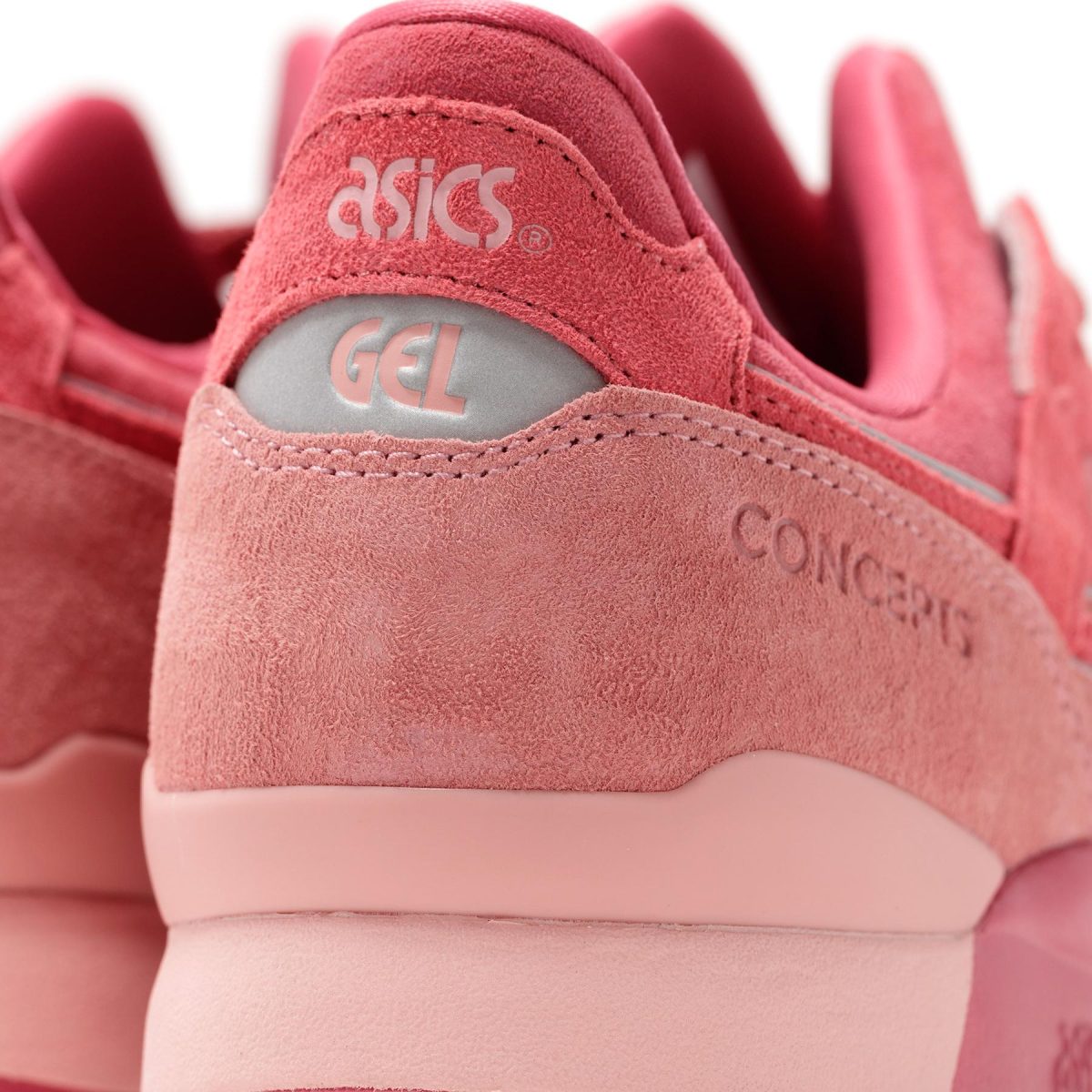 Galleria foto 'La moda riparte da un paio di sneakers' - foto 11