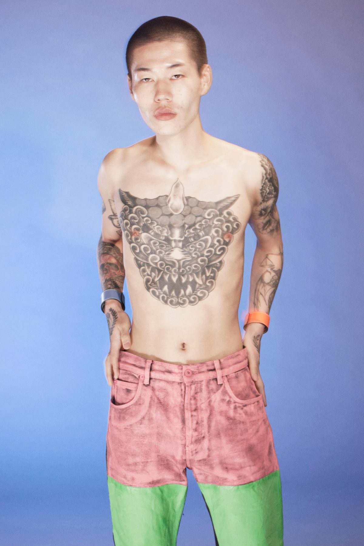 Galleria foto 'Psichedelica e pittorica, la moda di Loewe in stile disco club' - foto 11