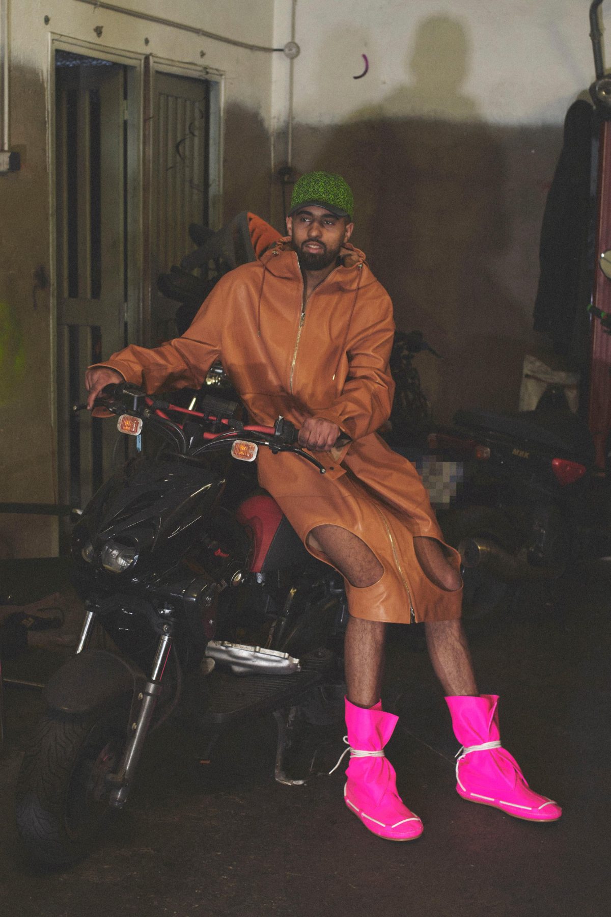 Galleria foto 'Psichedelica e pittorica, la moda di Loewe in stile disco club' - foto 7