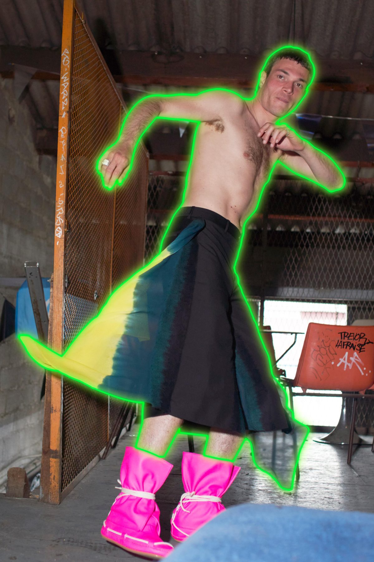 Galleria foto 'Psichedelica e pittorica, la moda di Loewe in stile disco club' - foto 2