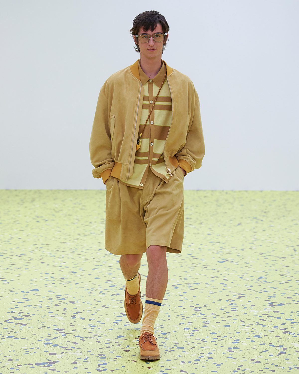 Galleria foto 'Leggerezze, colore e romantici girasoli nell’estate di Paul Smith' - foto 7