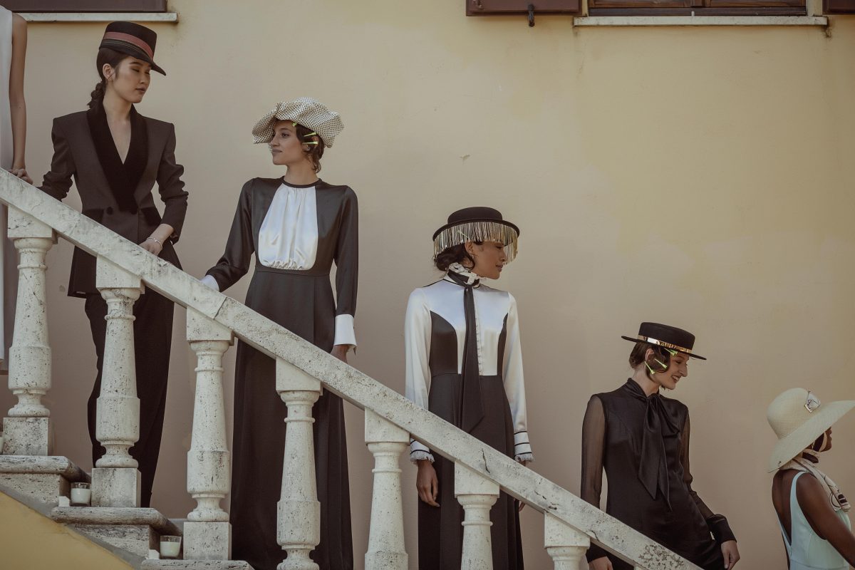 Galleria foto 'Stella Manente lancia Stm Hats. Una linea di cappelli ispirati al gioco del Polo' - foto 3