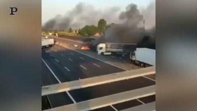 Assalto a portavalori sull’A1: chiodi e spari tra le corsie | video