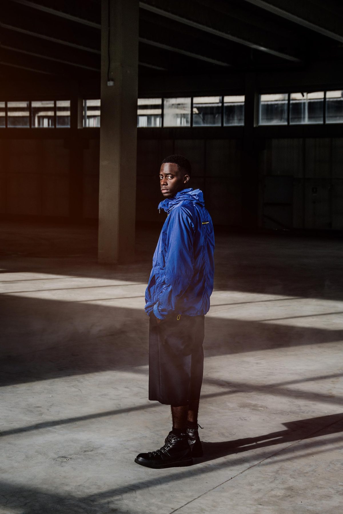 Galleria foto 'Ahirain presenta trench, raincoat e giubbini k-way sartoriali e tecnologici' - foto 5