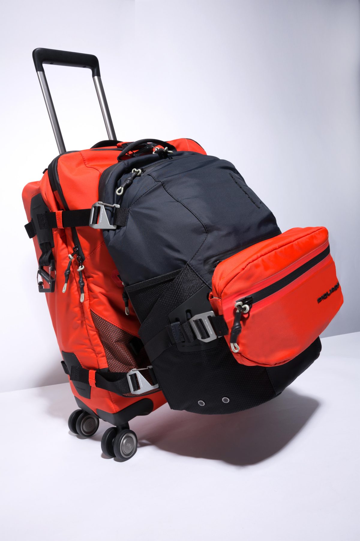 Galleria foto 'Piquadro abbraccia la sostenibilità con la sua nuova linea outdoor' - foto 2