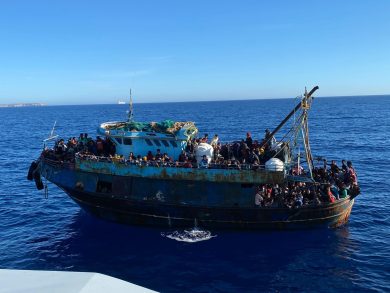 La Danimarca ferma migranti e profughi. Che saranno sulle spalle nostre