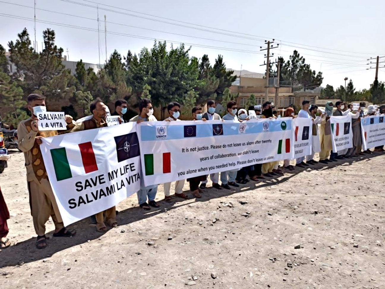 Il dramma degli interpreti afghani traditi dall’Occidente