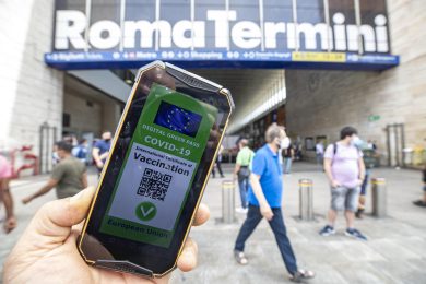 Green Pass e trasporti, il decreto slitta, ma non c’è più tempo