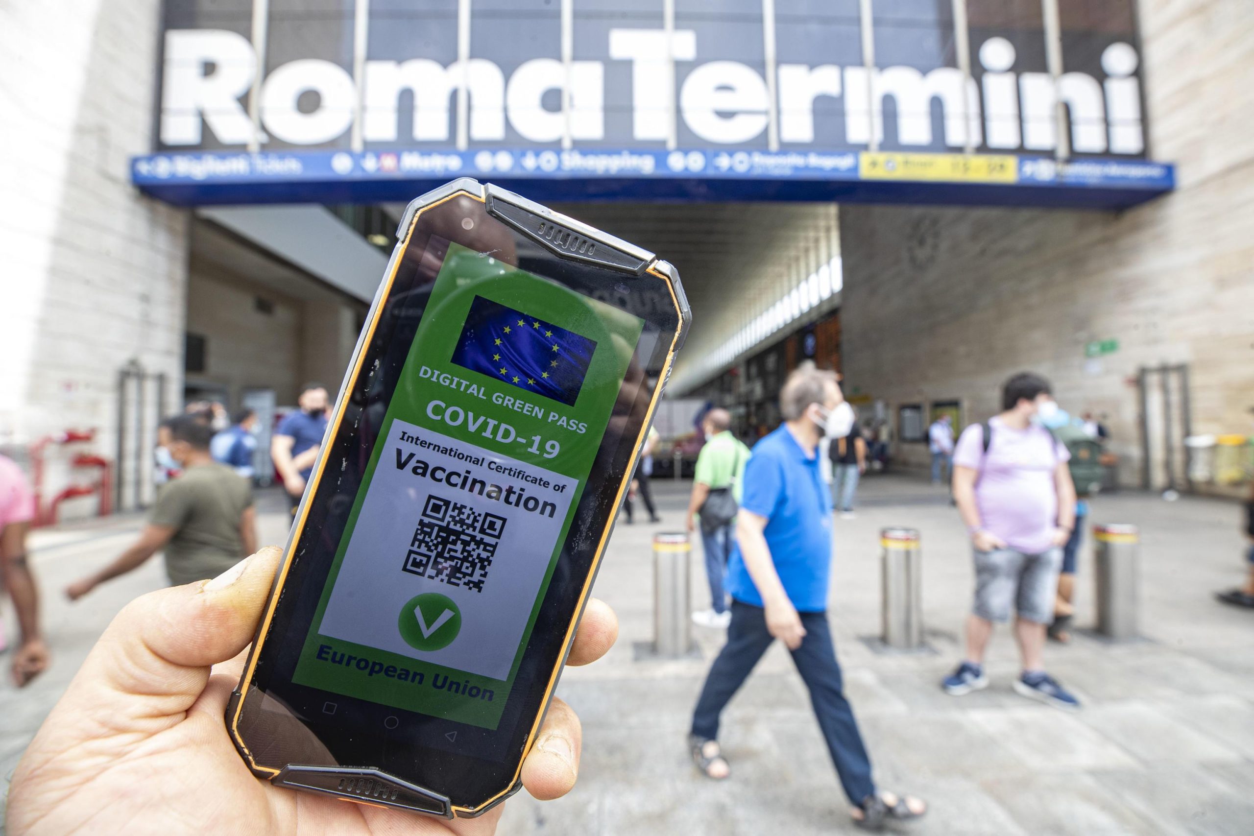 Green Pass e trasporti, il decreto slitta, ma non c’è più tempo