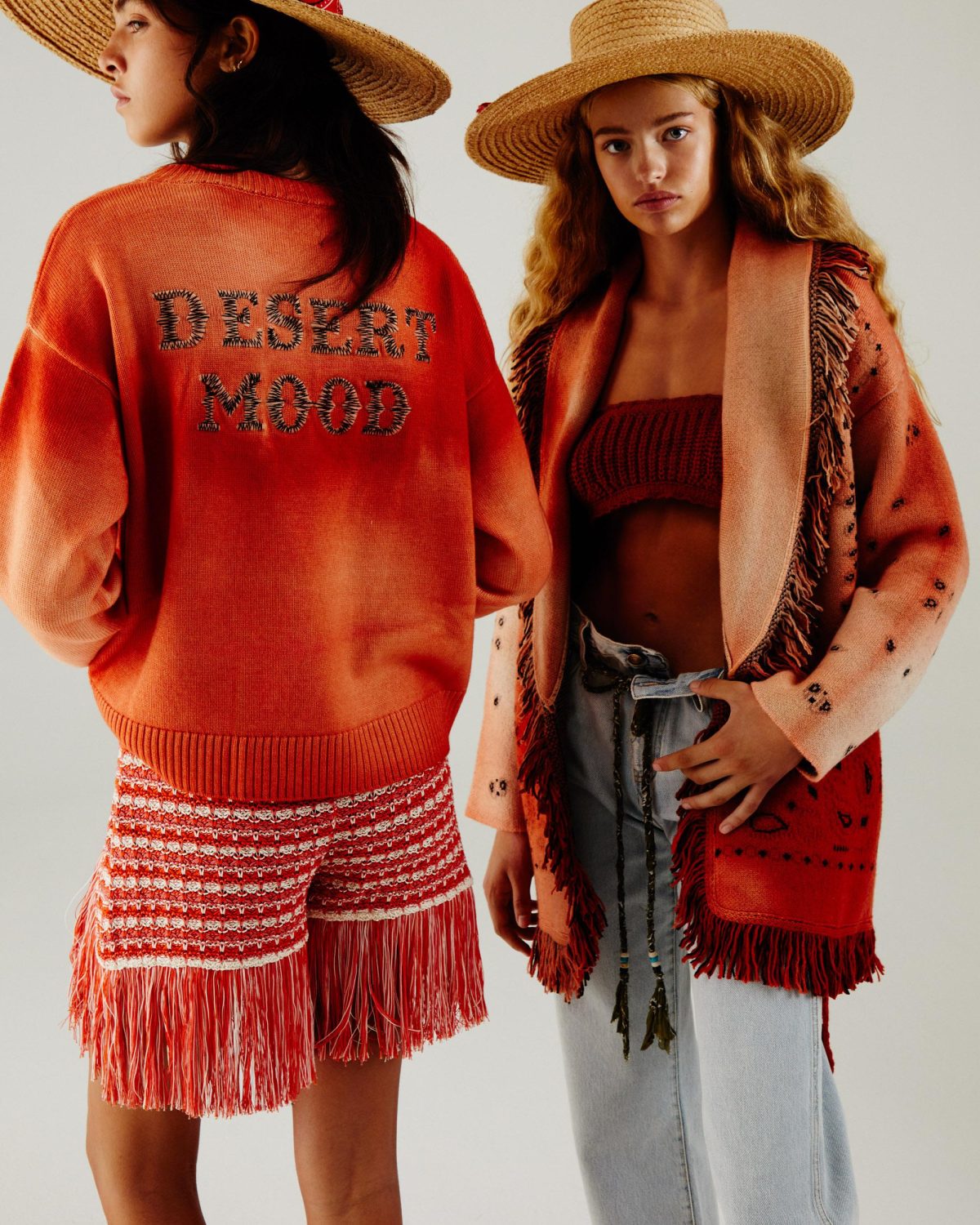 Galleria foto 'Il cardigan di Alanui, da portare in viaggio come pezzo moda cult e coperta cocoon' - foto 6