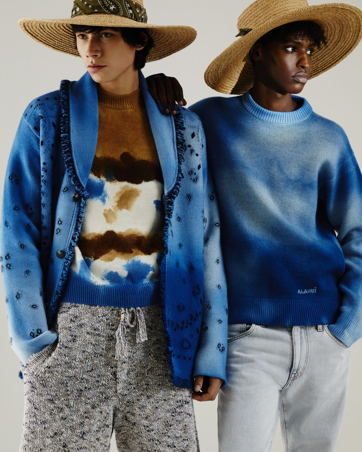 Galleria foto 'Il cardigan di Alanui, da portare in viaggio come pezzo moda cult e coperta cocoon' - foto 5