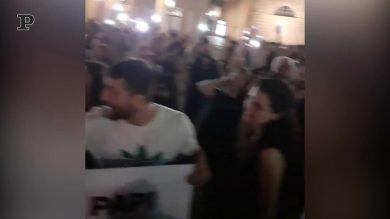 Torino, protesta contro il Green Pass in Piazza Castello | video