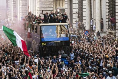 Italia campione d’Europa, la festa che imbarazza