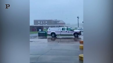Usa, l’uragano Ida si abbatte sulla Louisiana: case distrutte e alberi sradicati | video