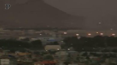 Afghanistan, forte esplosione all’aeroporto di Kabul | video