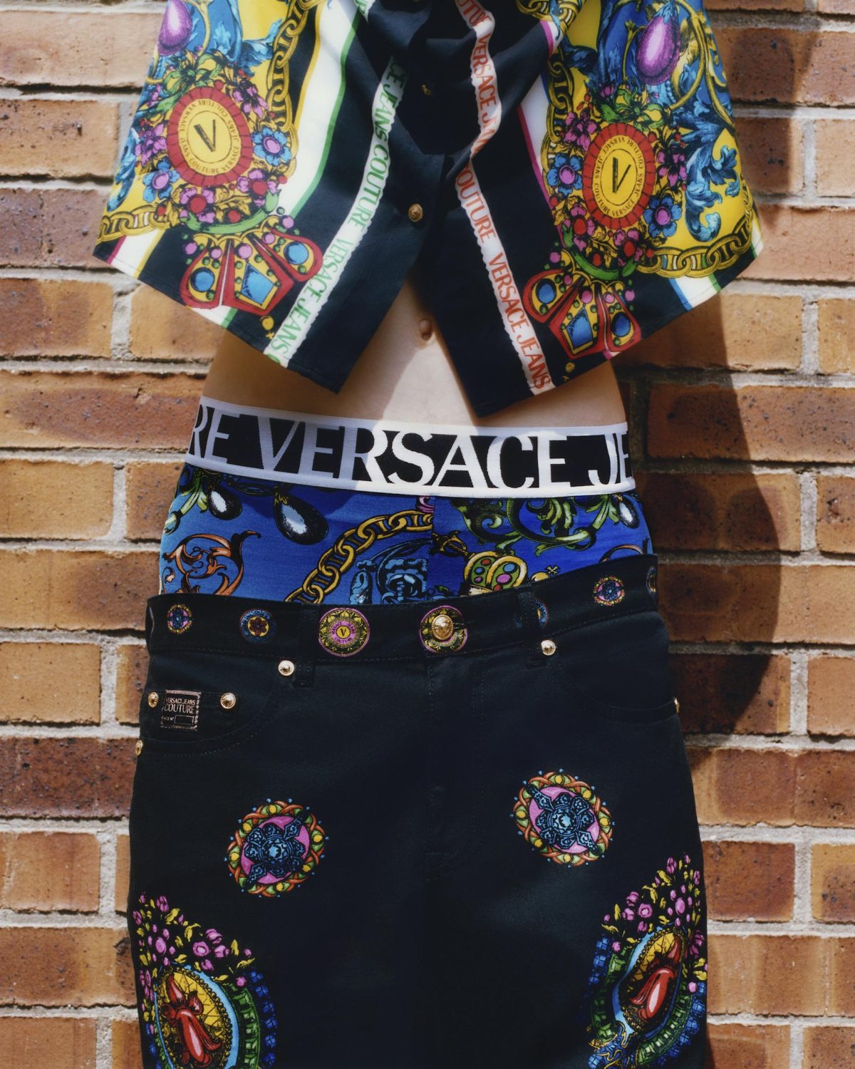 Galleria foto 'La libertà oggi, secondo tre giovani artisti in collaborazione con Versace Jeans Couture' - foto 2