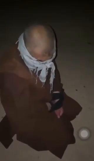 Afghanistan, Talebani giustiziano uno dei capi dell’ex esercito afghano | video