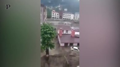 Alluvione in Turchia, allagamenti e frane nella provincia costiera di Bartin | video