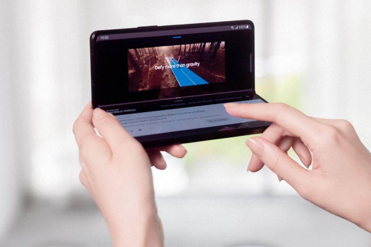 Galleria foto 'Samsung, ecco i nuovi telefoni pieghevoli. La sorpresa è il prezzo.' - foto 2