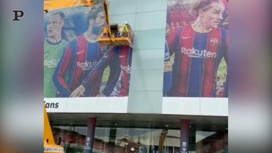 Messi, rimossa la sua foto gigante dal Camp Nou | video