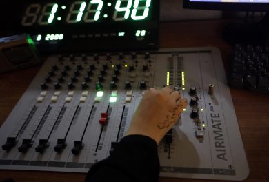 La voce dei no-vax sulle radio pirata
